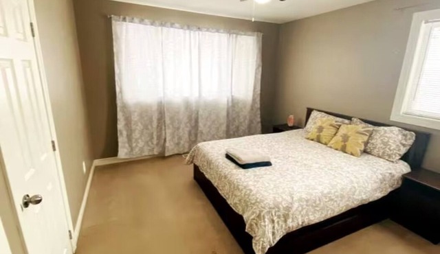 Cozy 3BR Home - Backyard - Close to attractions