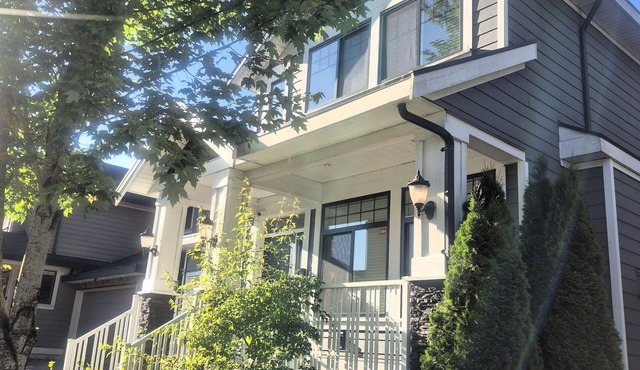 Cozy and Homey 2 BR Suite, 5 minutes to Highway 1 entrance.