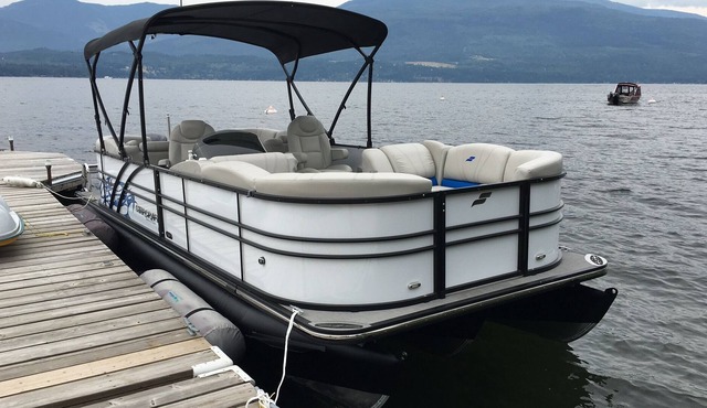 Cozy and quiet !! on the Shuswap !! Sunsets !!
