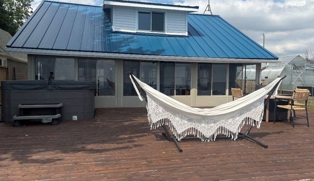 Cozy and rustic Lake Erie cottage with lake views, pool, and hot tub!