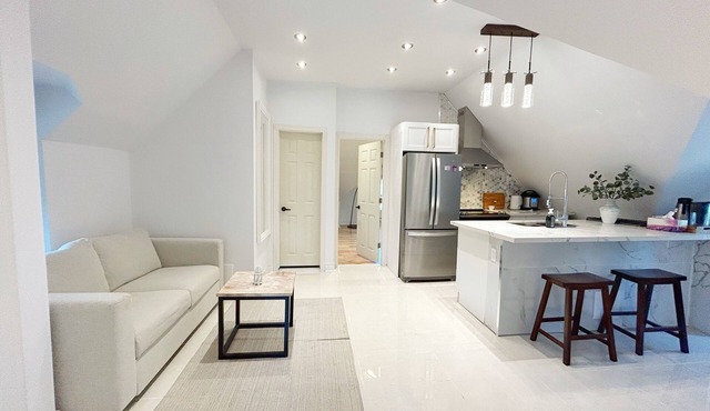 Cozy Attic Apartment in Grimsby