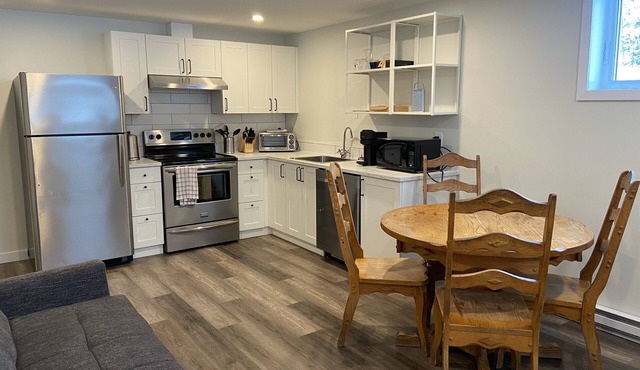 Cozy basement apartment near Owl’s Head. in Mansonville