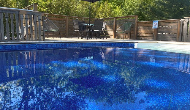 Cozy Bayfield Retreat Pool & Hot Tub Near Grand Bend Lake Huron Nearby 2