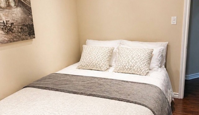 Cozy bedroom Apartment, free wifi, close to trails and lakes,