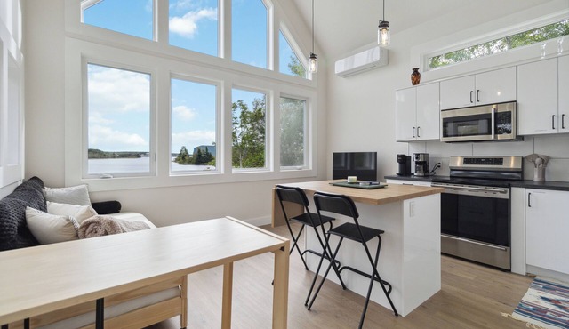 Cozy Bells Cove Retreat – Stylish Loft with Harbour Views & Walkability