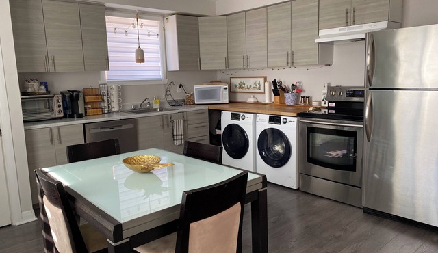 Cozy & Bright Apartment in the Historic city of Old Terrebonne