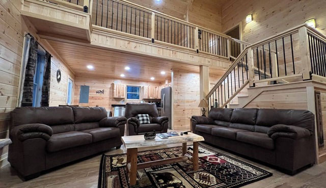 Cozy cabin with direct snowmobile and atv trail access! in Rockwood