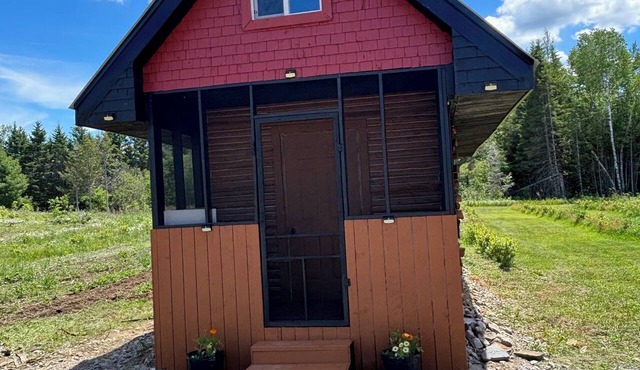 Cozy cedar log cabin in the highlands