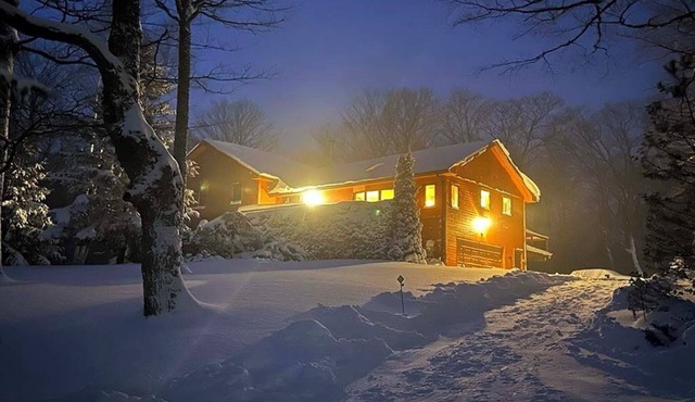 Cozy chalet, minutes from Blue Mountain, wood-burning stove, fully renovated.