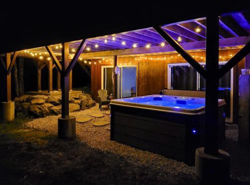 Cozy chalet with Pool and Spa