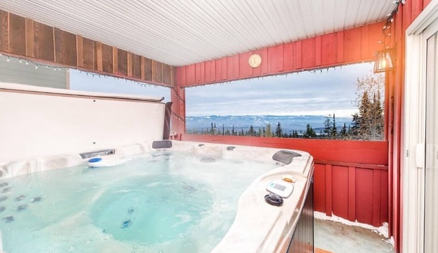 Cozy Chalet (ski-in/ski-out, 2 KING BEDS, Hot-Tub, DOG-Friendly!) Sleeps 13