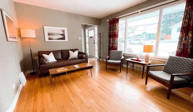 Cozy Character Home in Downtown: Private Garden, Kitchen, W/D, Den