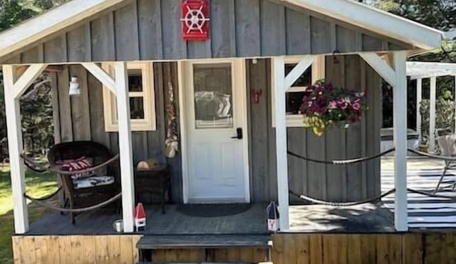 Cozy Coastal Cabin w/Hot Tub