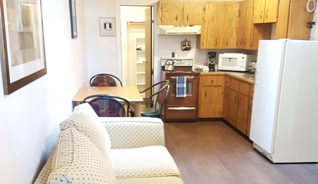 ♥COZY COMFORT☆☆SLEEPS4 ♥5 Min to Golf & Ski
