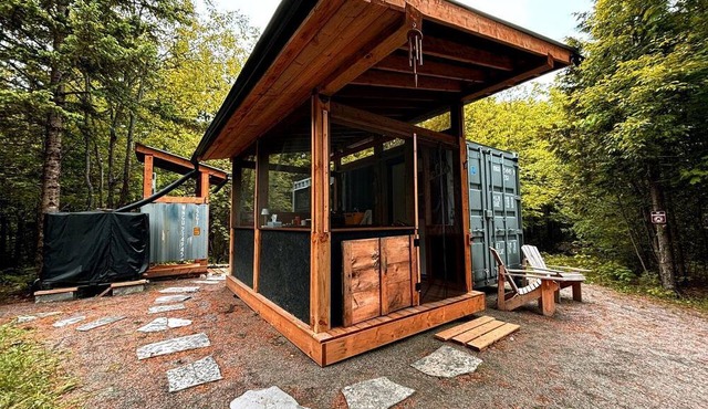 Cozy Container for a Unique Glamping Experience in the Forest in Bancroft, Ontario