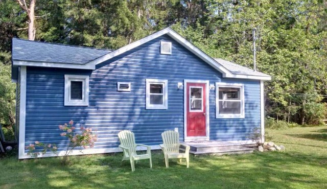 Cozy Contemporary Cottage 10 mins to beach