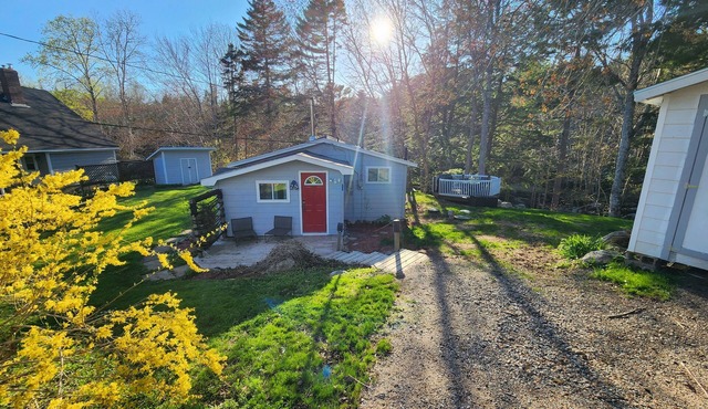 Cozy cottage by the river perfect for nature lovers & pet friendly