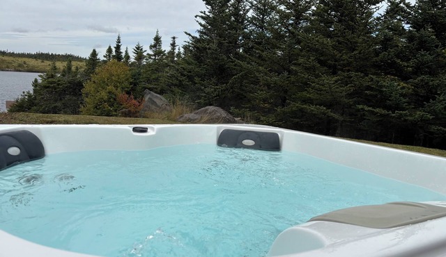 Cozy cottage - hot tub, private 1-acre, lakefront, under 1 hour from St. John's.