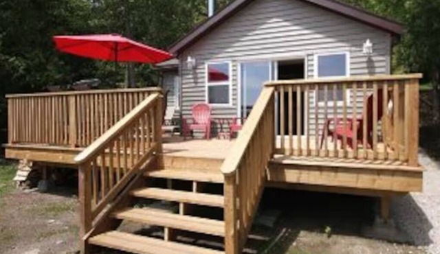 Cozy cottage located on Cameron Lake in beautiful Bruce Peninsula
