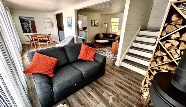Cozy Cottage on Georgian Bay with Stunning View, Close to All Amenities