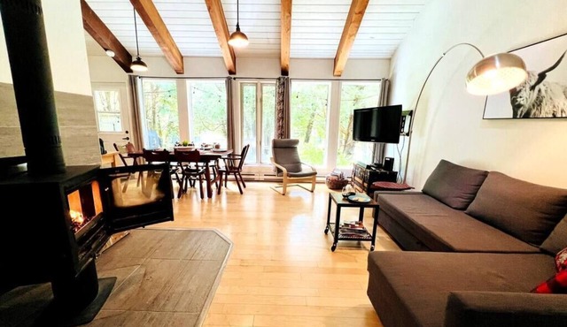 Cozy country townhouse, private land