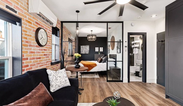 Cozy Couples` Loft in the Heart of Collingwood