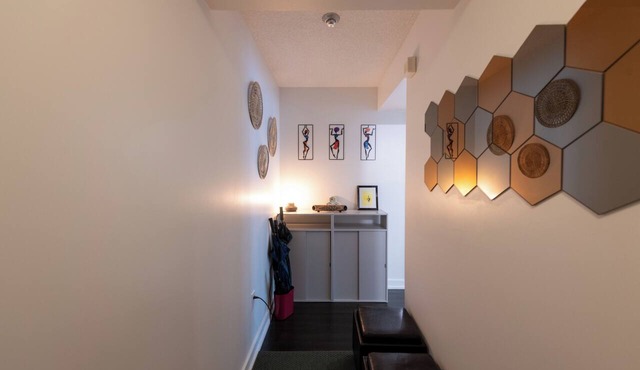 Cozy Downtown 1BR | Walk to CN Tower, Ripleys Aquarium, FIFA, KingWest Nightlife