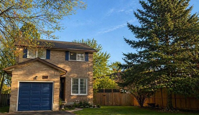 Cozy Family Friendly Belleville Retreat