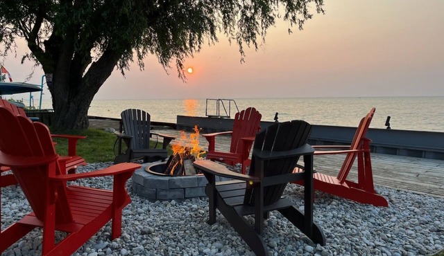 Cozy-Family- Friends-Cottage/Kayaks/Paddle/Golf/Fishing/Fire Pit