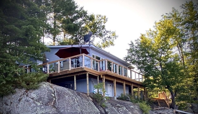 Cozy Four Season Cottage on Brandy Lake