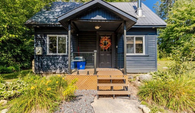 Cozy Getaway close to Arrowhead & downtown Huntsville. Pet-Friendly.