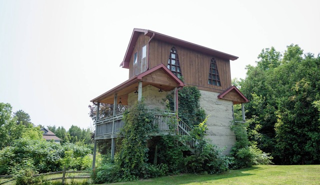 Cozy Guest House on the River