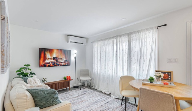 Cozy Guest Suite in Barrie| 2 Bedrooms | 2 parking| Laundry in unit