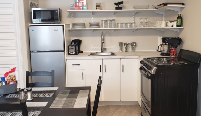 Cozy home on a quiet street minutes to downtown Kingston!