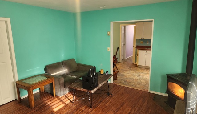 Cozy homestead for your western cowboy adventures right in downtown abbotsford!