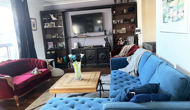 Cozy house minutes away from the airport & Woodbine racetrack
