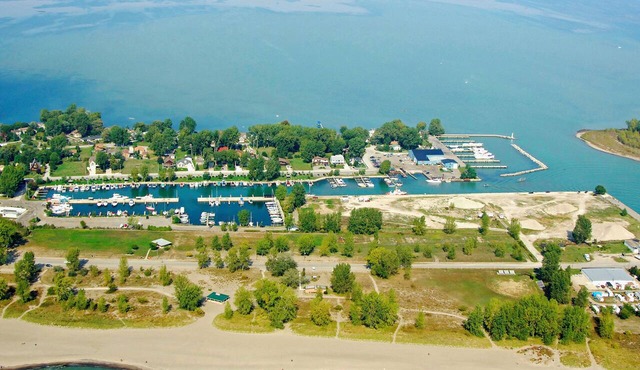 Cozy Lake Cottage | Erieau Marina Tip by the Beach