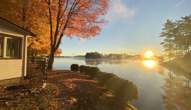 Cozy Lakefront Getaway in South Frontenac, Rustic & Elegant, Highspeed Internet