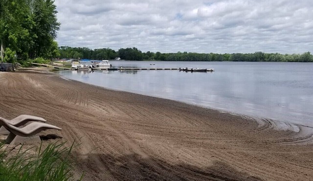 Cozy Lakeside Cottages, Boat, Kayak&SUP Rentals, and Pet-Friendly Accommodations