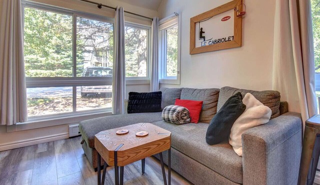 Cozy Lodge in the Mont Tremblant Ski Village