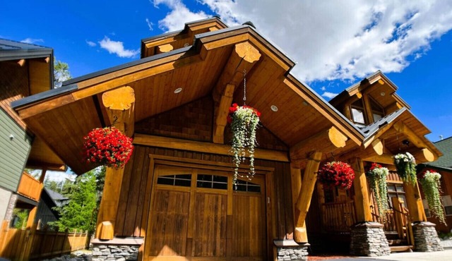 Cozy Log Home Hot tub Short Flat Walk to Lifts