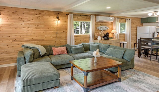 Cozy Maine Lakefront Cabin Rental