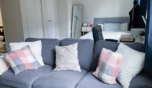 Cozy Minimalist Apartment w/parks, lakes and rivers nearby