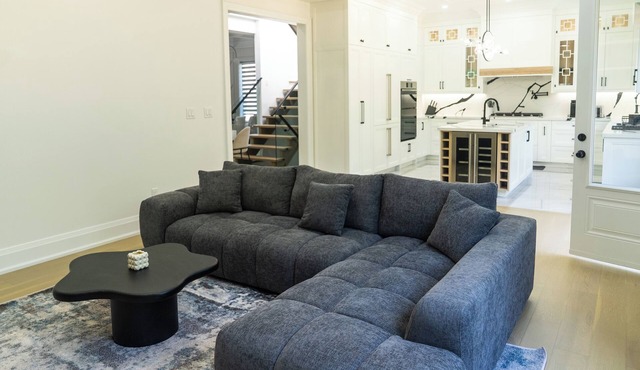 Cozy Modern Family Home | 5 Bed | 5 Bath | Close to Bluffs and Downtown! in Toronto