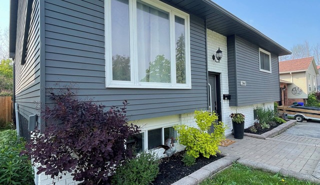 Cozy, Modern Home Close to Public Beach and Downtown Orillia