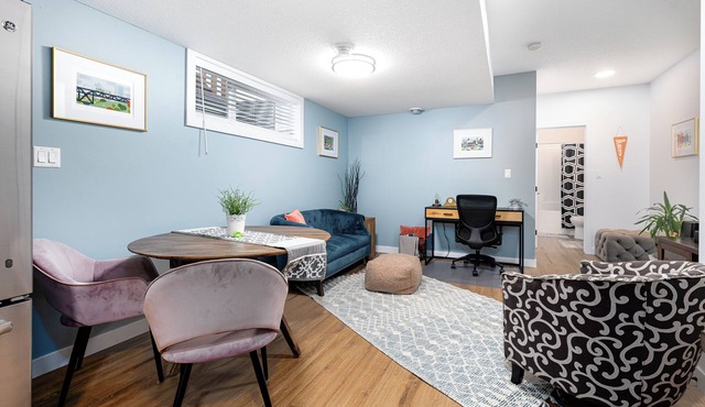 Cozy, modern suite in trendy, historic Hazeldean. Close to Whyte/UofA