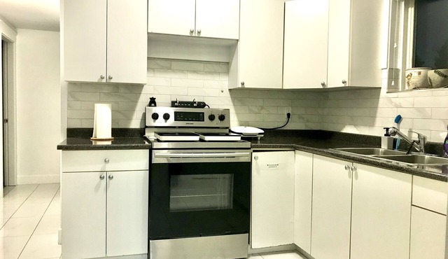 Cozy n beautiful 2 bedroom suite -10 min from the beach!
