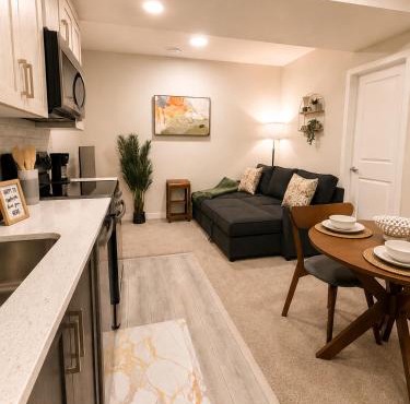 Cozy Private 1BR Basement Suite