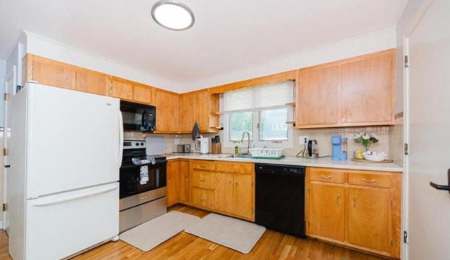 Cozy & Private 4BR Randolph Home - Near I-93 & Route - Pet-Friendly 17 in Randolph