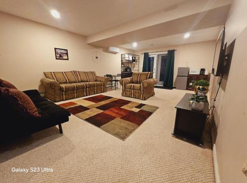 Cozy, Private Basement Suite